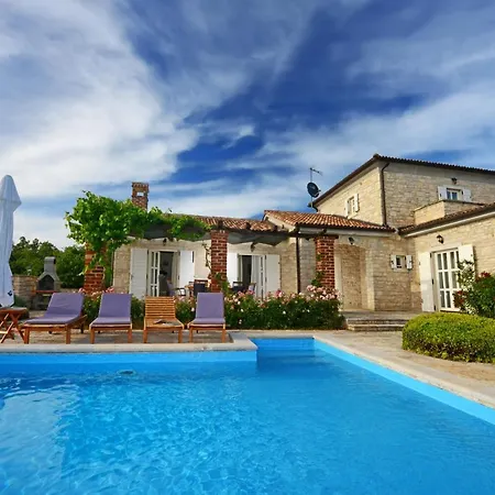 Villa Villas Heraki By Istarski Dvori Sveti Lovrec Pazenaticki