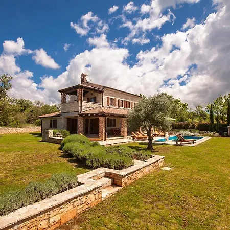 Villas Heraki By Istarski Dvori Villa Sveti Lovrec Pazenaticki